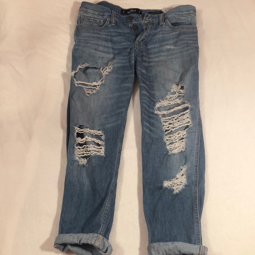 hollister low rise ripped boyfriend jean!
